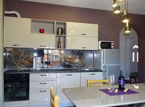 Căn hộ (One Bedroom Apartment Luna 3) | Bếp riêng | Tủ lạnh 