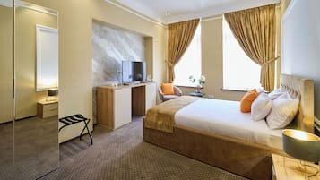 Deluxe Single Room, Balcony, Bay View | 1 bedroom, in-room safe, laptop workspace, blackout drapes
