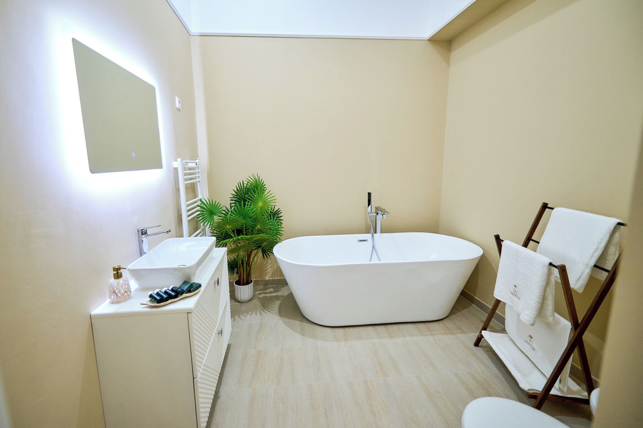 Chambre Affaires | Salle de bain | Sèche-cheveux, peignoirs, chaussons, serviettes fournies