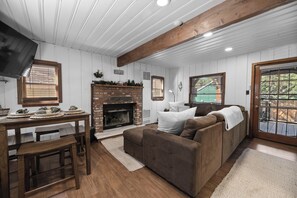 Televisión, chimenea