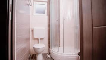 Double Room (Double Room with Balcony 1) | Bathroom | Shower, towels