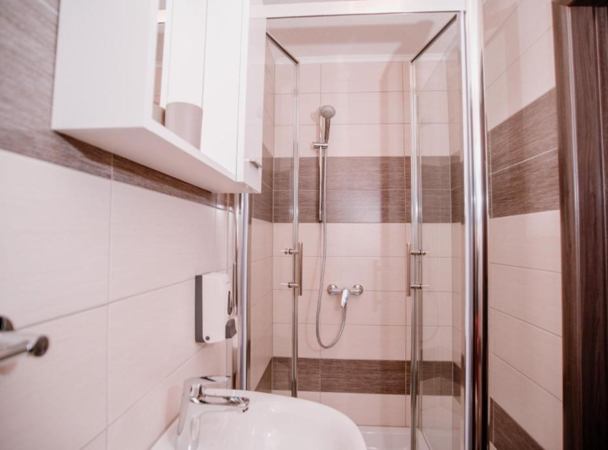 Double Room (Double Room with Balcony 2) | Bathroom | Shower, towels