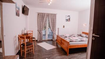 Double Room (Double Room with Balcony 3) | 4 bedrooms, cribs/infant beds, free WiFi