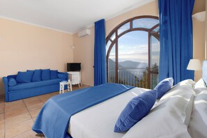4 bedrooms, desk, iron/ironing board, travel crib