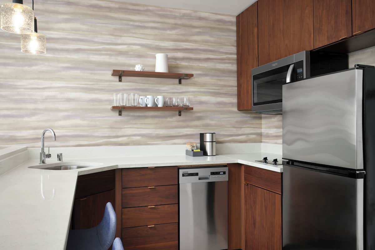 Fridge, microwave, stovetop, dishwasher