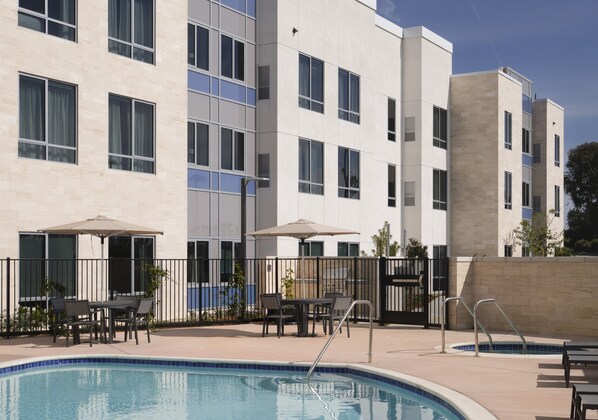 BBQ/picnic Area - Residence Inn by Marriott Ventura Beach (Ventura)