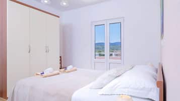 Apartment (One Bedroom Luxury Apartment with Bal) | 5 bedrooms, cribs/infant beds, free WiFi