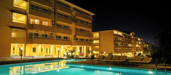 Alaya Stays Veera Marina 3 BHK Apartment