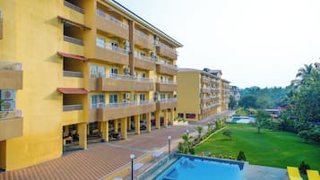 Kolam renang outdoor