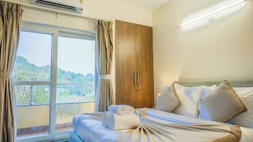 apartman, 3 hálószobával, erkély, kilátással a medencére | 3 hálószoba, sötétítőfüggöny, vasaló/vasalódeszka és ingyenes wifi