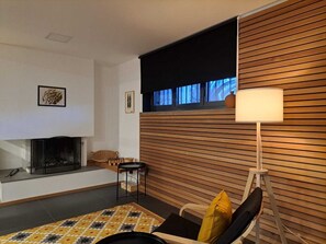 Televisión de pantalla plana de 32 pulgadas con canales vía satélite 