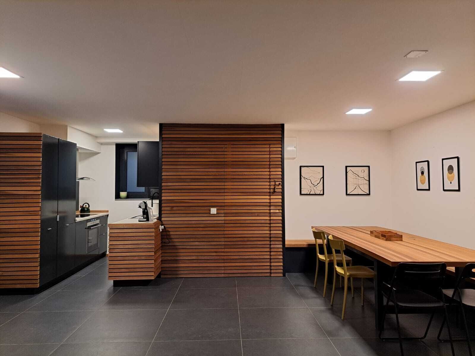 Grille-pain, épices, serviettes en papier