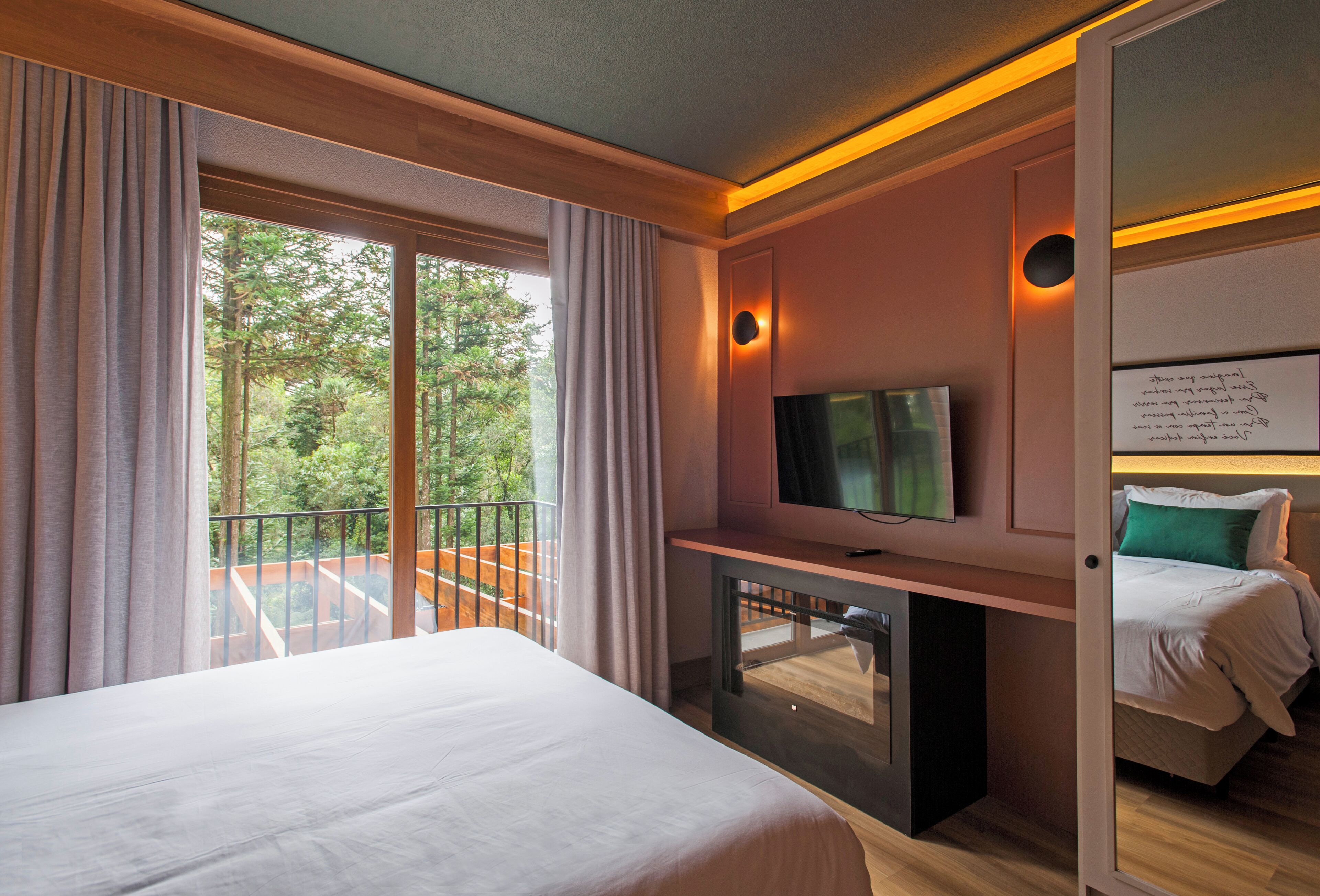 Quarto standard | Espaço de trabalho para notebook, Wi-Fi de cortesia, roupa de cama