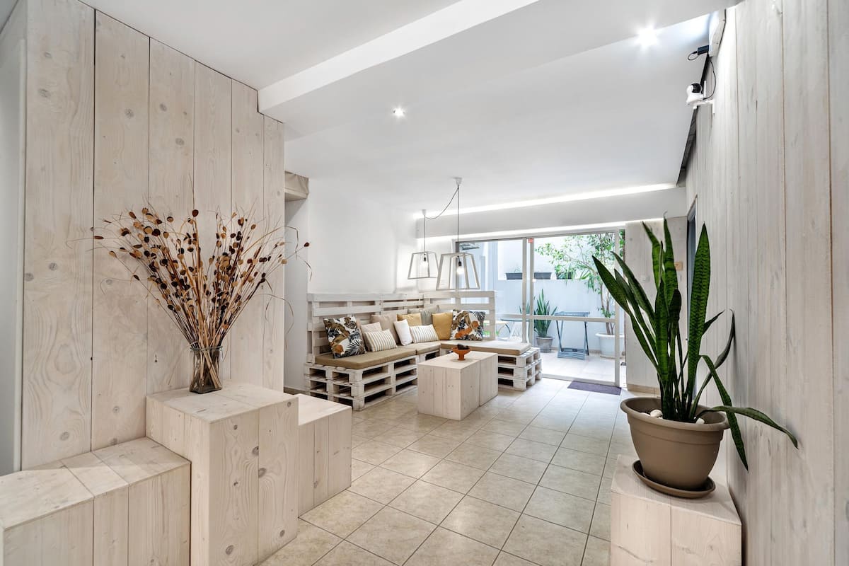 House | 18 bedrooms
