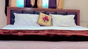 Double Room | Free WiFi, bed sheets
