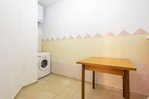 Apartment, 2 Schlafzimmer, Terrasse | Wäschereiservice