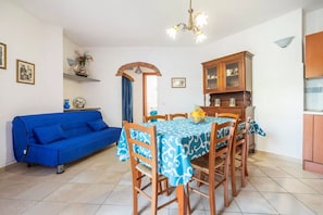Appartamento, 2 camere da letto, patio | Sala da pranzo