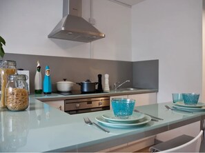 Apartment, 3 Bedrooms, Non Smoking | Private kitchen