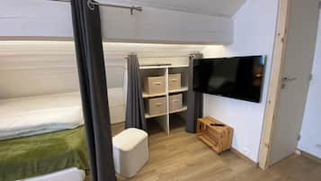 2 bedrooms, bed sheets