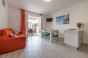 Apartment, 1 Bedroom, Balcony, City View | Living room