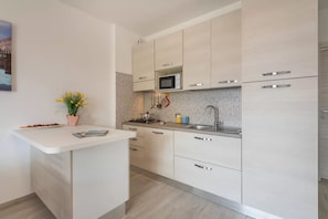 Apartment, 1 Bedroom, Balcony, City View | Interior