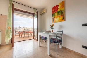 Apartment, 2 Bedrooms, Balcony | Dining room