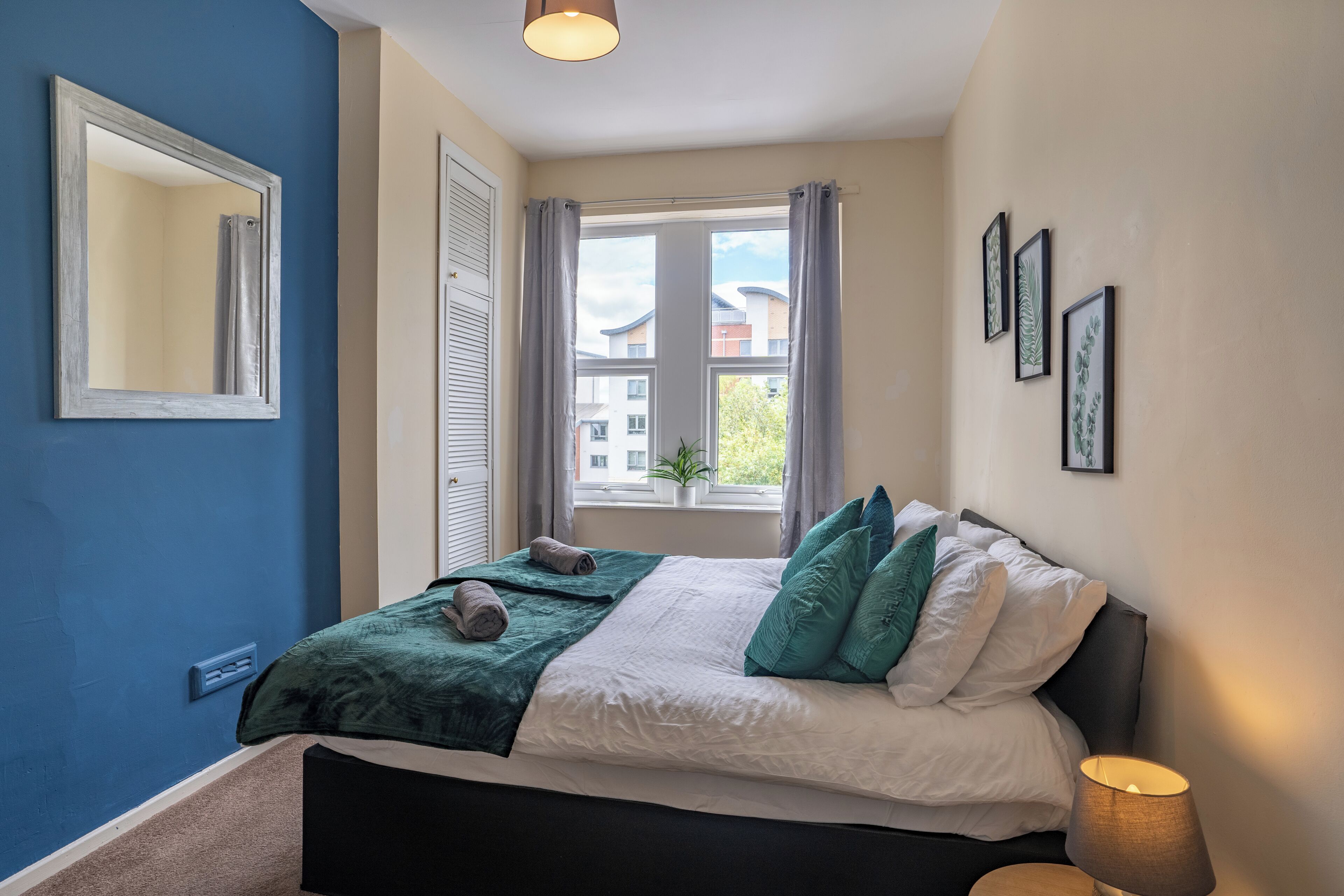 2 chambres, fer et planche à repasser, accès au Wi-Fi (inclus)