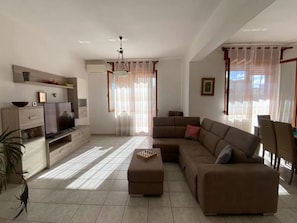 Living room - Comfortable Apartment in Porto Torres (Porto Torres)