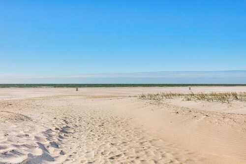 Steps to Shore: Walkable Clearwater Beach Condo