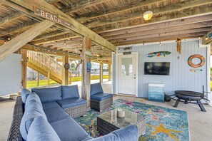 House (2 Bedrooms) | Interior - Fish, Crab, Unwind! Canal-front Gem in Galveston (Galveston)