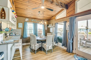 House (2 Bedrooms) | Interior - Fish, Crab, Unwind! Canal-front Gem in Galveston (Galveston)