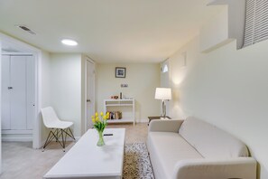 Apartment (1 Bedroom) | Interior - 2 Mi to Dtwn DC: Wfh-friendly Apt (Washington)
