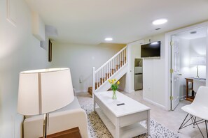 Apartment (1 Bedroom) | Interior - 2 Mi to Dtwn DC: Wfh-friendly Apt (Washington)