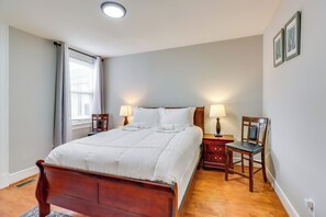 Apartment (3 Bedrooms) | Interior - 2 Mi to National Mall: DC Townhome (Washington)
