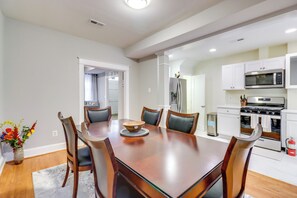Apartment (3 Bedrooms) | Interior - 2 Mi to National Mall: DC Townhome (Washington)