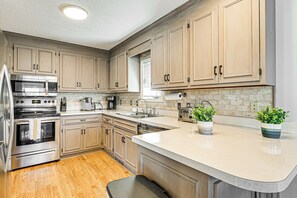 House (2 Bedrooms) | Interior - 1 Mi to Broadway at the Beach: Home w/ Large Yard! (Myrtle Beach)