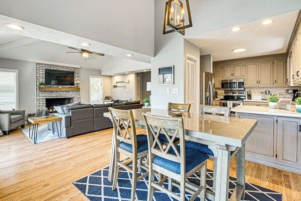 House (2 Bedrooms) | Interior - 1 Mi to Broadway at the Beach: Home w/ Large Yard! (Myrtle Beach)