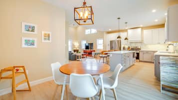 House (4 Bedrooms) | Interior