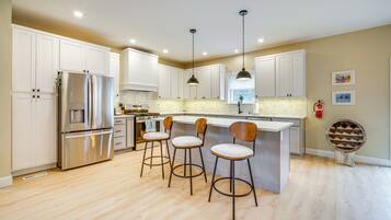 House (4 Bedrooms) | Interior