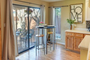 Apartment (2 Bedrooms) | Interior - 1 Mi to Unm: Convenient Albuquerque Townhome! (Albuquerque)