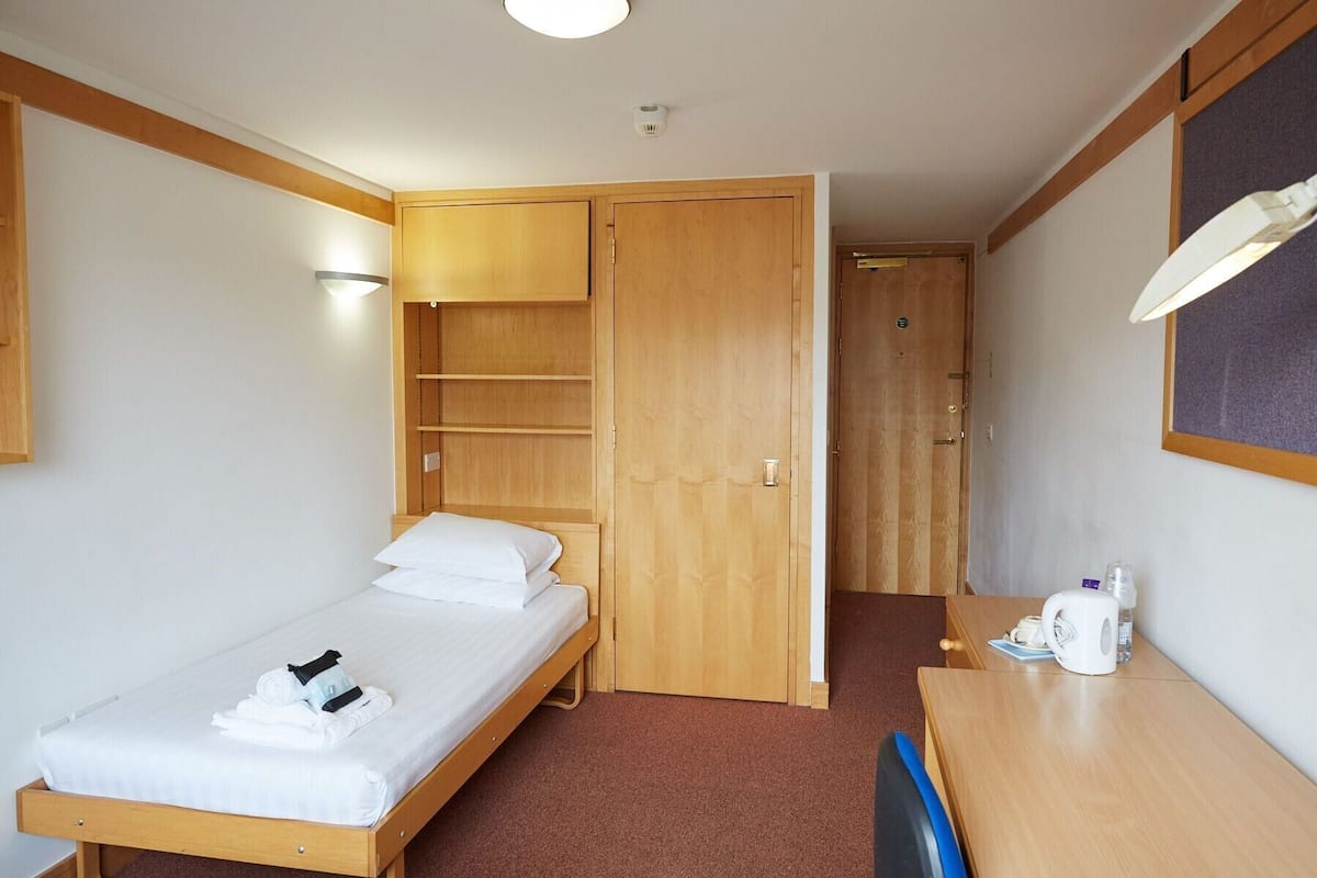 Kamar Single