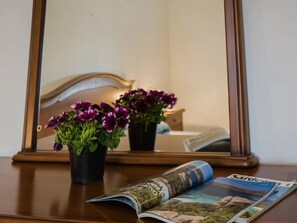 A wooden table with a magazine and a potted plant. - Seafront Apartment With Stunning Asinara Views (Castelsardo)