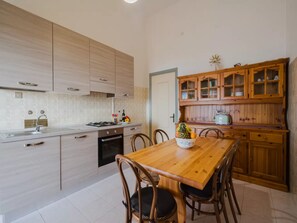 Apartment, 3 Schlafzimmer, Terrasse, Meerblick | Innenbereich