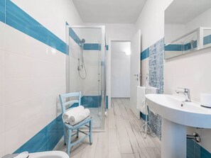 Bathroom - Spacious Retreat in the Heart of Sardinia (Dorgali)