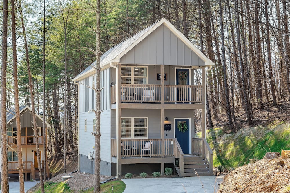 Ideal Location & Mountain Views: Chattanooga Home! - Chattanooga Valley, GA