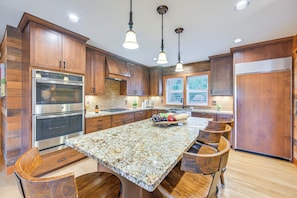 House (2 Bedrooms) | Interior - Gorgeous Home w/ Mt Rainier Views: 4 Mi to Poulsbo (Poulsbo)