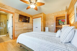 House (2 Bedrooms) | Interior - Gorgeous Home w/ Mt Rainier Views: 4 Mi to Poulsbo (Poulsbo)