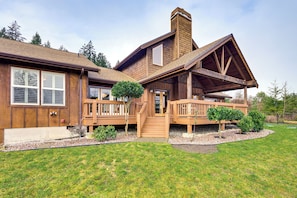 House (2 Bedrooms) | Interior - Gorgeous Home w/ Mt Rainier Views: 4 Mi to Poulsbo (Poulsbo)