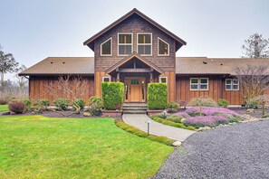 House (2 Bedrooms) | Interior - Gorgeous Home w/ Mt Rainier Views: 4 Mi to Poulsbo (Poulsbo)