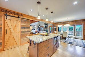 House (2 Bedrooms) | Interior - Gorgeous Home w/ Mt Rainier Views: 4 Mi to Poulsbo (Poulsbo)